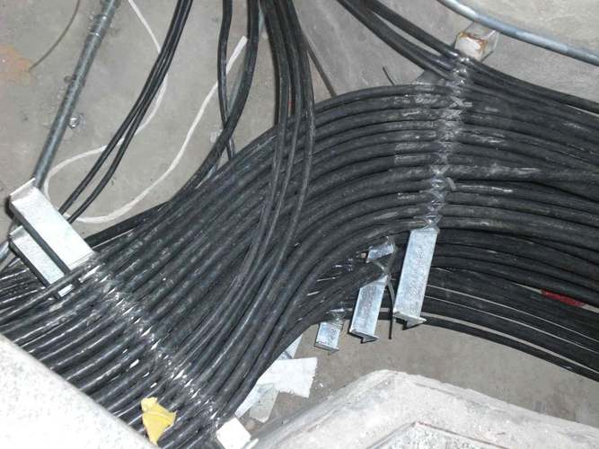 室内布放电力电缆（室内敷设电力电缆）